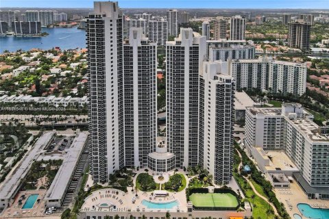 Condo in Sunny Isles Beach, Florida, 3 bedrooms  № 1809132 - photo 1