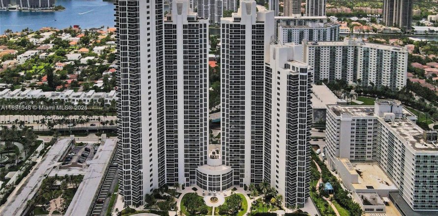 Condo in Sunny Isles Beach, Florida, 3 bedrooms № 1809132