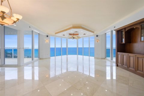 Condo in Sunny Isles Beach, Florida, 3 bedrooms  № 1809132 - photo 19