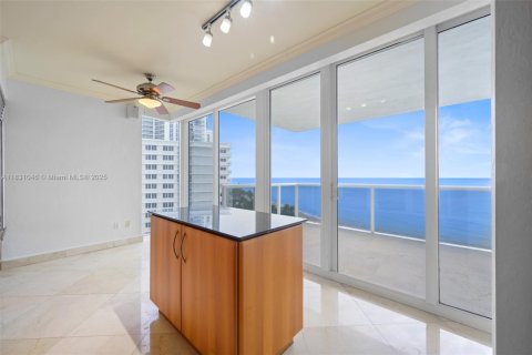 Condo in Sunny Isles Beach, Florida, 3 bedrooms  № 1809132 - photo 24