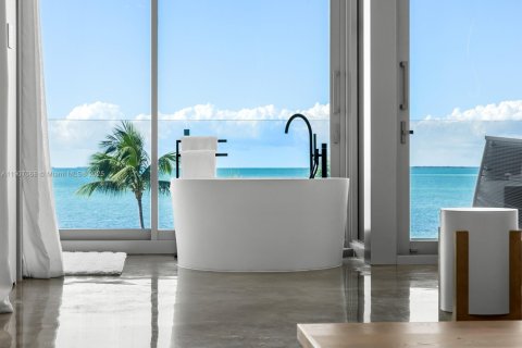 Купить виллу или дом в Исламорада, Вилладж оф Айлендс, Флорида 5 спален, 591.51м2, № 2016501 - фото 19