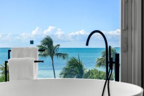 Купить виллу или дом в Исламорада, Вилладж оф Айлендс, Флорида 5 спален, 591.51м2, № 2016501 - фото 20