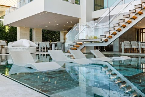 Купить виллу или дом в Исламорада, Вилладж оф Айлендс, Флорида 5 спален, 591.51м2, № 2016501 - фото 3