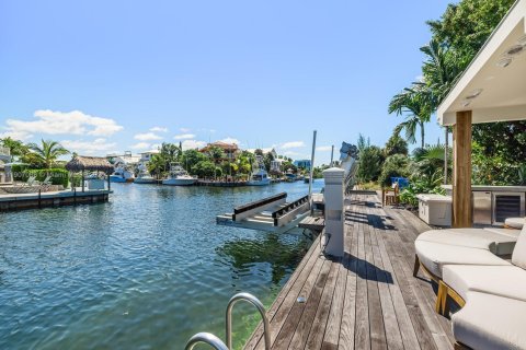 Купить виллу или дом в Исламорада, Вилладж оф Айлендс, Флорида 5 спален, 591.51м2, № 2016501 - фото 28