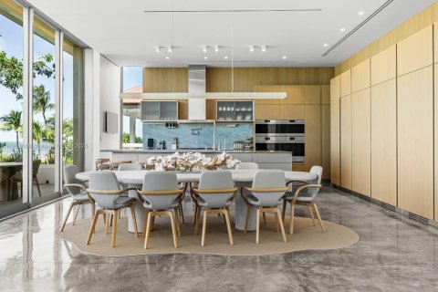 Купить виллу или дом в Исламорада, Вилладж оф Айлендс, Флорида 5 спален, 591.51м2, № 2016501 - фото 11