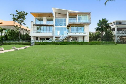 Купить виллу или дом в Исламорада, Вилладж оф Айлендс, Флорида 5 спален, 591.51м2, № 2016501 - фото 8