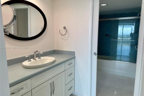 Снять в аренду кондоминиум в Ки-Бискейн, Флорида 3 спальни, 174.19м2, № 2020393 - фото 11