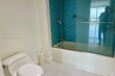 Снять в аренду кондоминиум в Ки-Бискейн, Флорида 3 спальни, 174.19м2, № 2020393 - фото 12