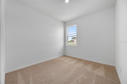 House in Poinciana, Florida 4 bedrooms, 171.96 sq.m. № 2233776 - photo 17