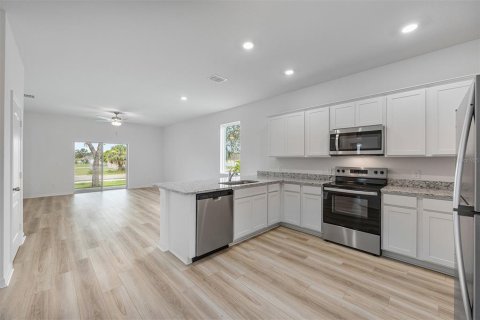 House in Poinciana, Florida 4 bedrooms, 171.96 sq.m. № 2233776 - photo 8