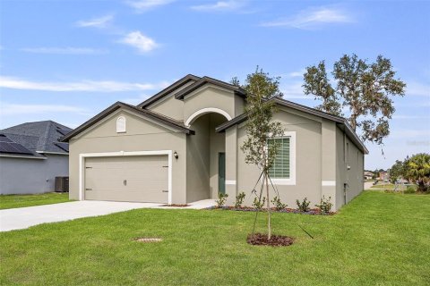 House in Poinciana, Florida 4 bedrooms, 171.96 sq.m. № 2233776 - photo 2