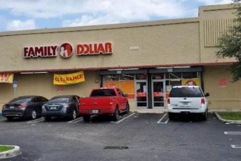 Commercial property in Miami Gardens, Florida № 1861879 - photo 1