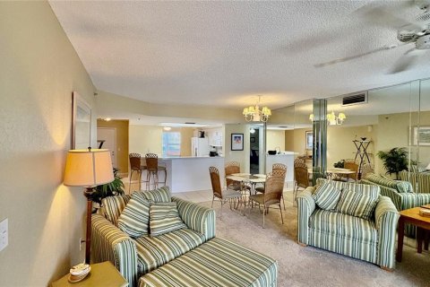 Condo in New Smyrna Beach, Florida, 3 bedrooms  № 1913845 - photo 8