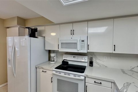 Condo in New Smyrna Beach, Florida, 3 bedrooms  № 1913845 - photo 11