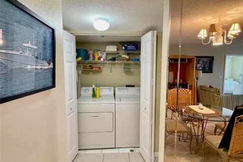 Condo in New Smyrna Beach, Florida, 3 bedrooms  № 1913845 - photo 26