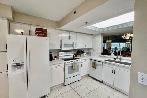 Condo in New Smyrna Beach, Florida, 3 bedrooms  № 1913845 - photo 9