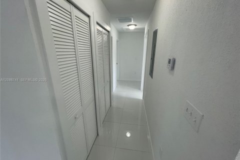 Villa ou maison à louer à Miami, Floride: 3 chambres, 81.29 m2 № 2394464 - photo 13