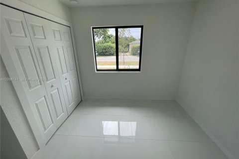 Villa ou maison à louer à Miami, Floride: 3 chambres, 81.29 m2 № 2394464 - photo 19