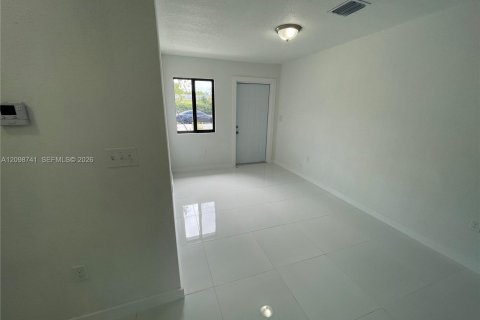 Villa ou maison à louer à Miami, Floride: 3 chambres, 81.29 m2 № 2394464 - photo 7