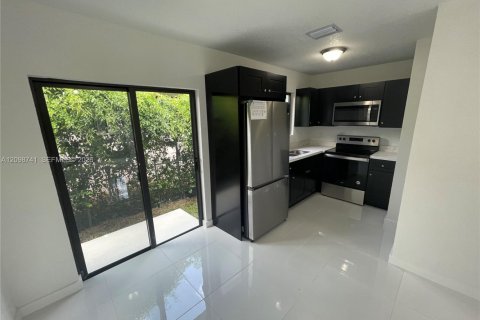 Villa ou maison à louer à Miami, Floride: 3 chambres, 81.29 m2 № 2394464 - photo 9
