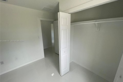 Villa ou maison à louer à Miami, Floride: 3 chambres, 81.29 m2 № 2394464 - photo 21