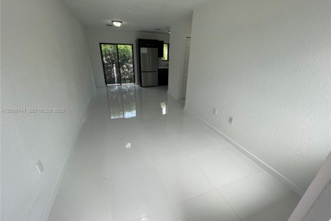 Villa ou maison à louer à Miami, Floride: 3 chambres, 81.29 m2 № 2394464 - photo 5