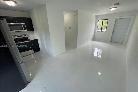 Villa ou maison à louer à Miami, Floride: 3 chambres, 81.29 m2 № 2394464 - photo 8