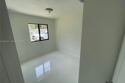 Villa ou maison à louer à Miami, Floride: 3 chambres, 81.29 m2 № 2394464 - photo 22