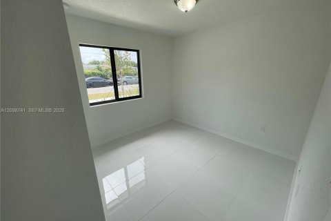 Villa ou maison à louer à Miami, Floride: 3 chambres, 81.29 m2 № 2394464 - photo 18