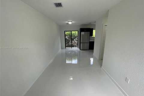 Villa ou maison à louer à Miami, Floride: 3 chambres, 81.29 m2 № 2394464 - photo 6