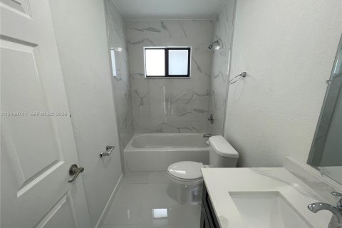Villa ou maison à louer à Miami, Floride: 3 chambres, 81.29 m2 № 2394464 - photo 15