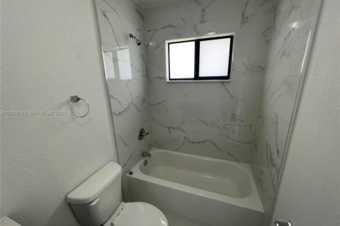 Villa ou maison à louer à Miami, Floride: 3 chambres, 81.29 m2 № 2394464 - photo 26