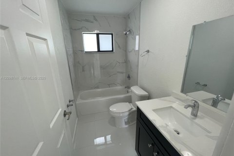 Villa ou maison à louer à Miami, Floride: 3 chambres, 81.29 m2 № 2394464 - photo 14