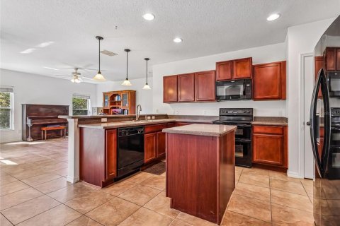House in Kissimmee, Florida 4 bedrooms, 220.18 sq.m. № 2428805 - photo 10