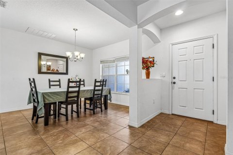 House in Kissimmee, Florida 4 bedrooms, 220.18 sq.m. № 2428805 - photo 4
