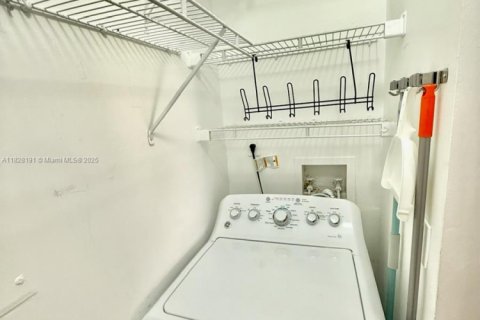 Condominio en alquiler en Aventura, Florida, 2 dormitorios, 102.19 m2 № 1799366 - foto 13