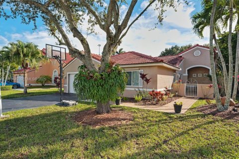 Villa ou maison à vendre à Pembroke Pines, Floride: 3 chambres, 165.55 m2 № 1990447 - photo 3