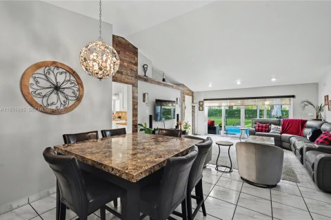 Villa ou maison à vendre à Pembroke Pines, Floride: 3 chambres, 165.55 m2 № 1990447 - photo 13