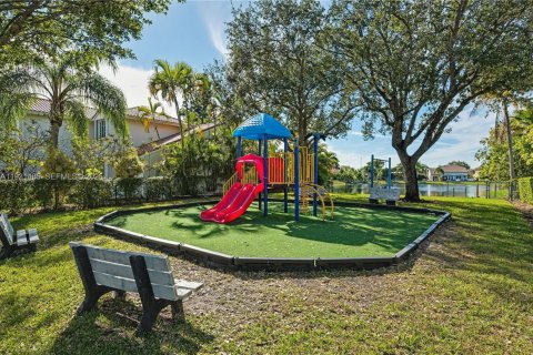 Villa ou maison à vendre à Pembroke Pines, Floride: 3 chambres, 165.55 m2 № 1990447 - photo 28