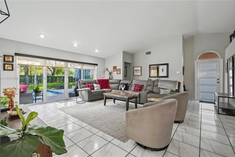 Villa ou maison à vendre à Pembroke Pines, Floride: 3 chambres, 165.55 m2 № 1990447 - photo 6