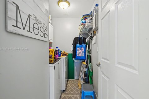 Villa ou maison à vendre à Pembroke Pines, Floride: 3 chambres, 165.55 m2 № 1990447 - photo 27