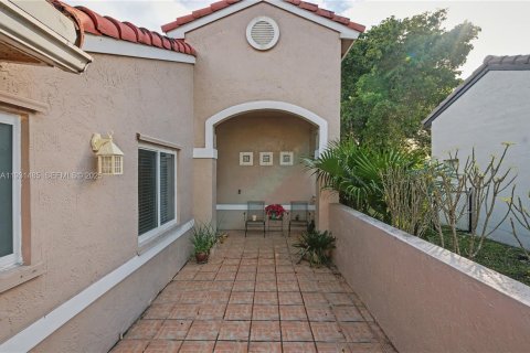 Villa ou maison à vendre à Pembroke Pines, Floride: 3 chambres, 165.55 m2 № 1990447 - photo 4