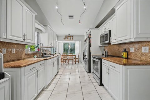 Villa ou maison à vendre à Pembroke Pines, Floride: 3 chambres, 165.55 m2 № 1990447 - photo 12