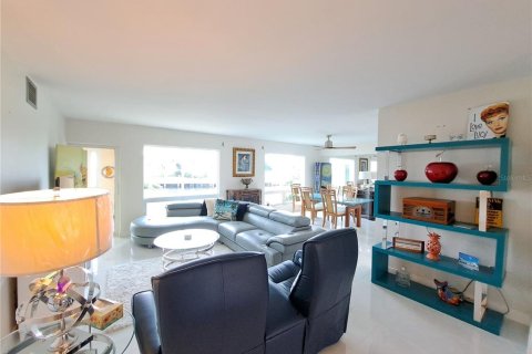 Copropriété à louer à Punta Gorda, Floride: 2 chambres, 146.88 m2 № 2214619 - photo 13
