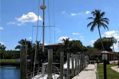 Copropriété à louer à Punta Gorda, Floride: 2 chambres, 146.88 m2 № 2214619 - photo 4