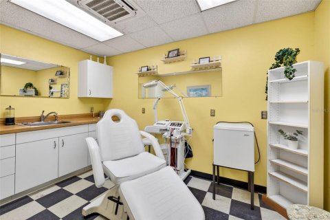 Купить коммерческую недвижимость в Дейд-Сити, Флорида 390.93м2, № 2111243 - фото 10