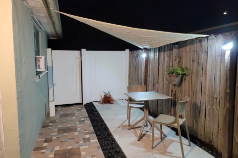 House in Hollywood, Florida 3 bedrooms, 151.99 sq.m. № 2083295 - photo 4