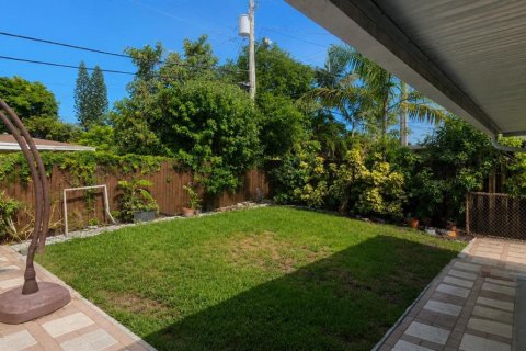 House in Hollywood, Florida 3 bedrooms, 151.99 sq.m. № 2083295 - photo 3