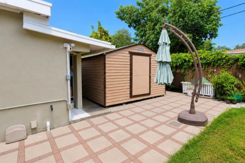 House in Hollywood, Florida 3 bedrooms, 151.99 sq.m. № 2083295 - photo 5