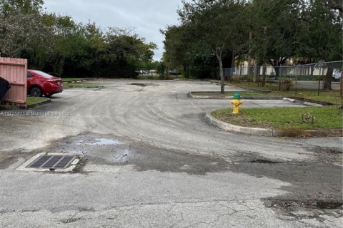 Propiedad comercial en venta en Davie, Florida № 1763487 - foto 14